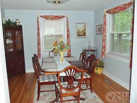 3rd image of 1722 Merritt Dr