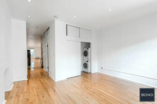 Rented by Bond New York | media 28