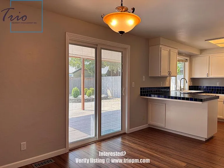 694 Driftwood Dr — Photo 4