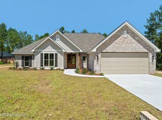 21 Redmont Dr, Sumrall, MS 39482