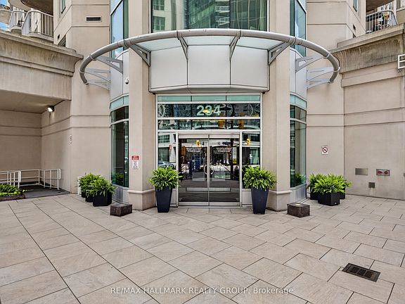 2nd image of 234 Rideau St #1509
