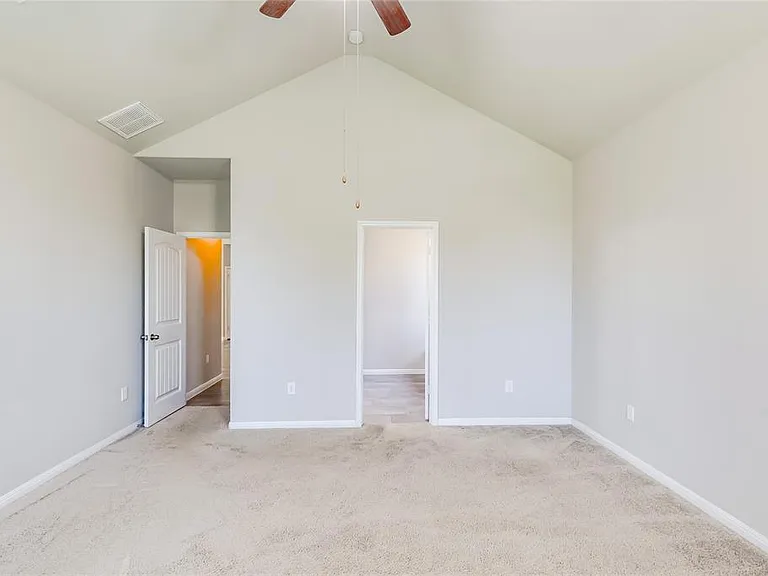 11608 Reading Ct — Photo 13