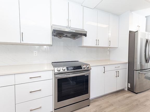 4th image of 8120 Colonial Dr #401