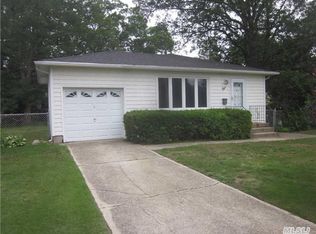 1 Glasgow Ave, Deer Park, NY 11729