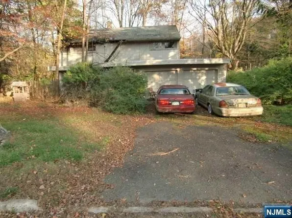 71L W Saddle River Rd, Waldwick, NJ 07463