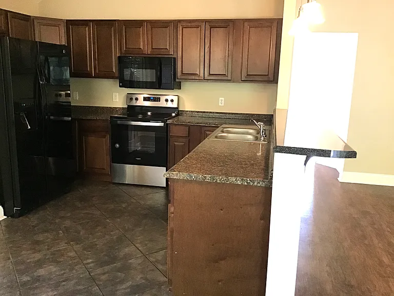192 Aquinnah Dr — Photo 2