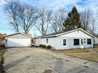 902 S Hugh St, Plano, IL 60545