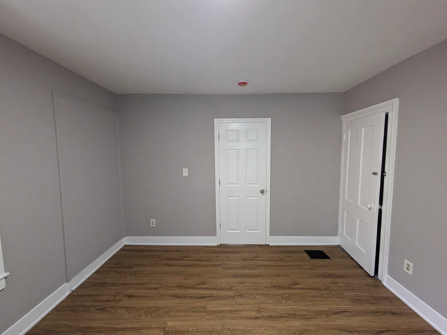 3 bed, 1000 sqft, $1,950 — Photo 4