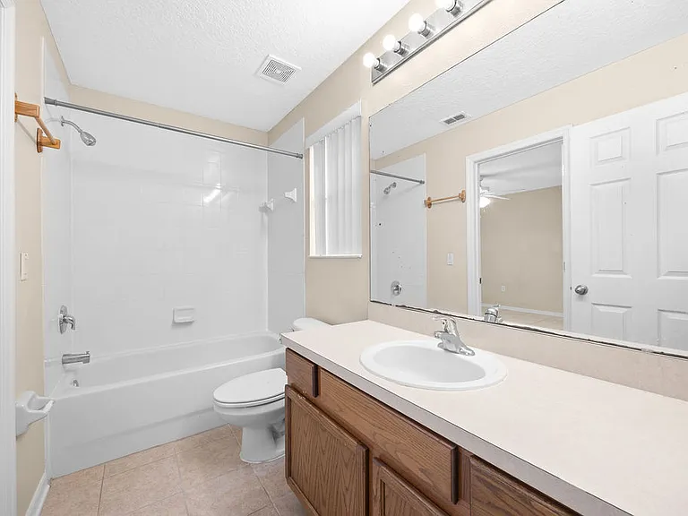 2nd floor jack & jill bathroom for bedroom 3 and 4