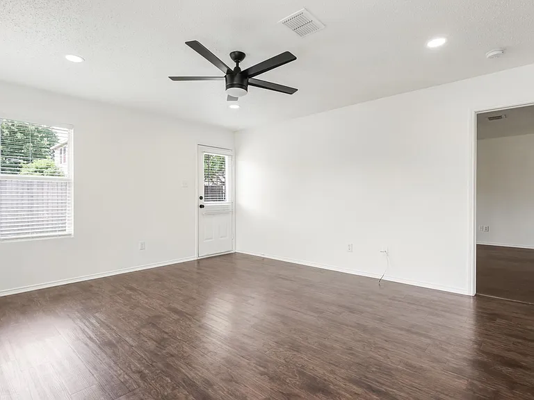 4816 Waterford Dr — Photo 17