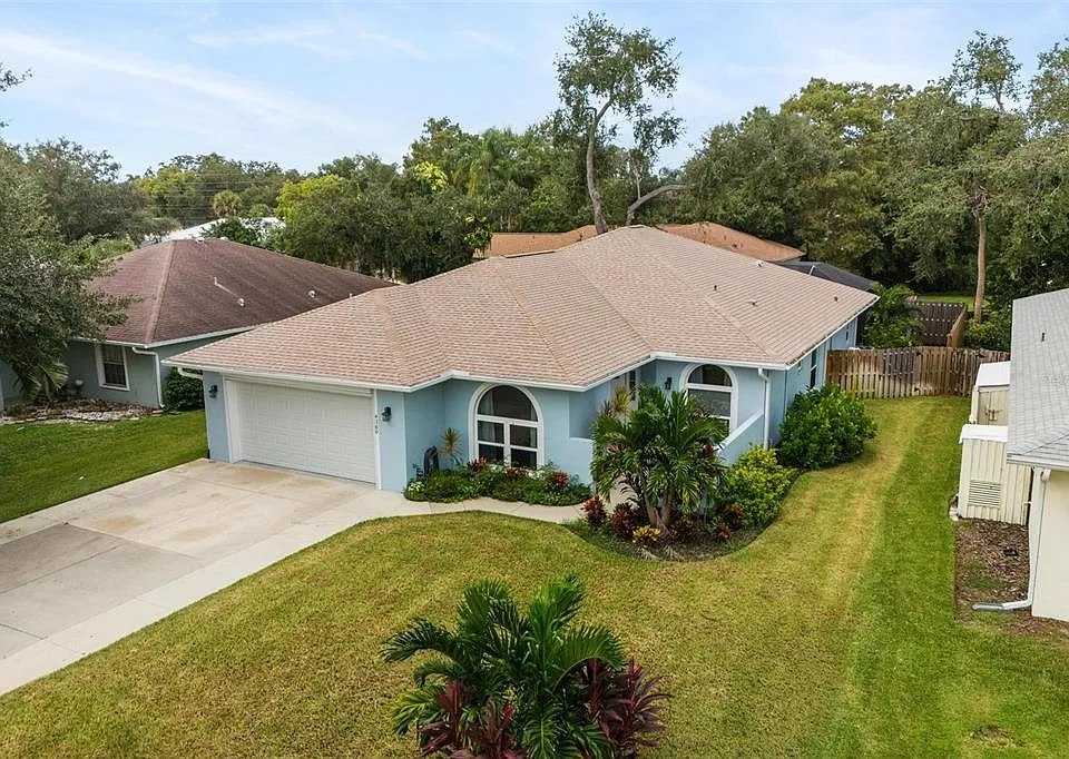 4360 Iola Dr