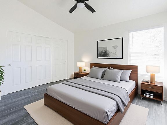 5th image of 3111 E Clarendon Ave Unit 204