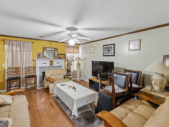 2nd image of 5319 Sapphire Cir