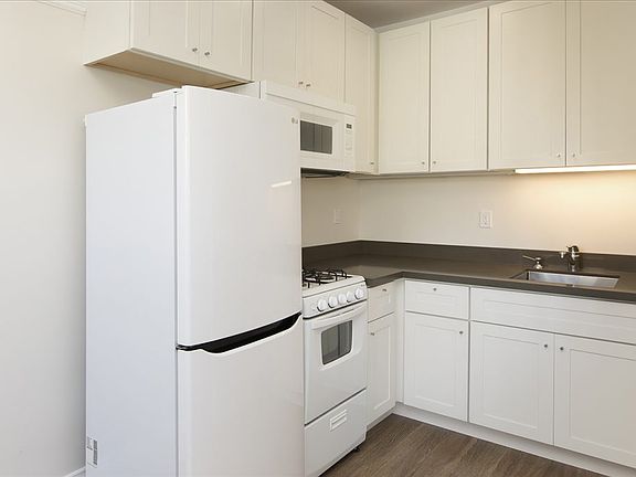3rd image of 2563 Clay St APT 2
