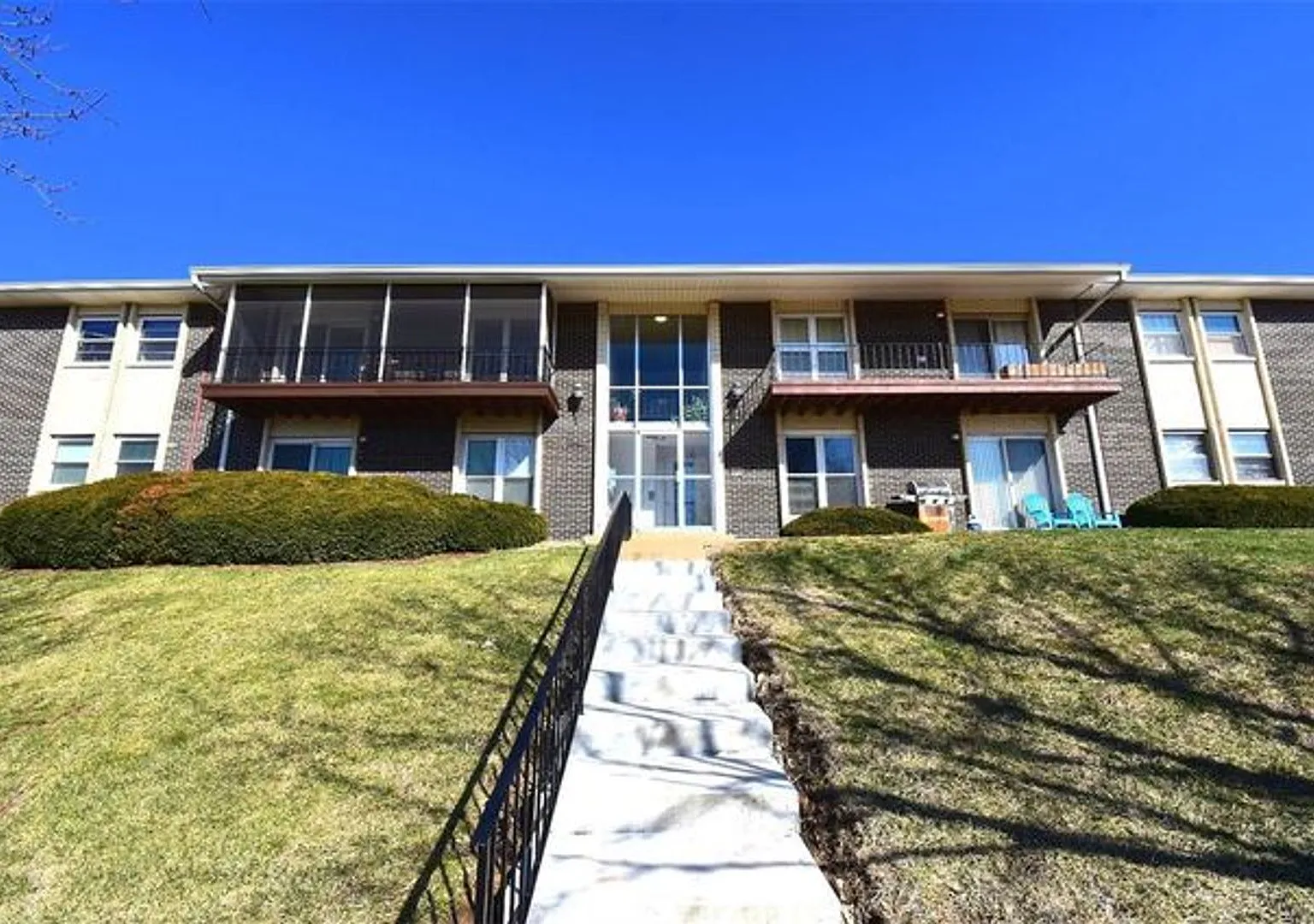 Creve Couer CONDO! — Photo 1