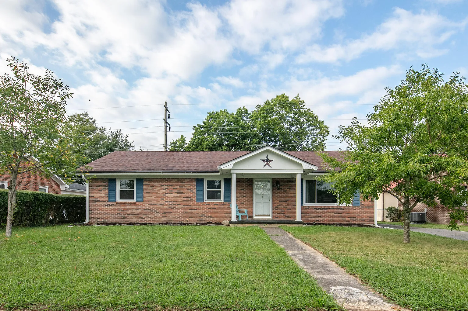 430 Edgewood Dr photo 1