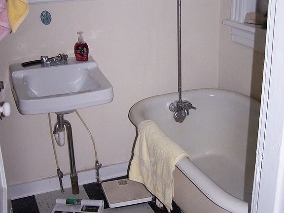 5th image of 3033 Park Ave APT 02