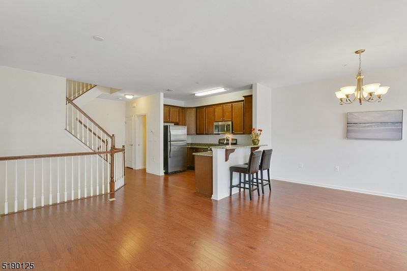 1st image of 306 Waterview Ct