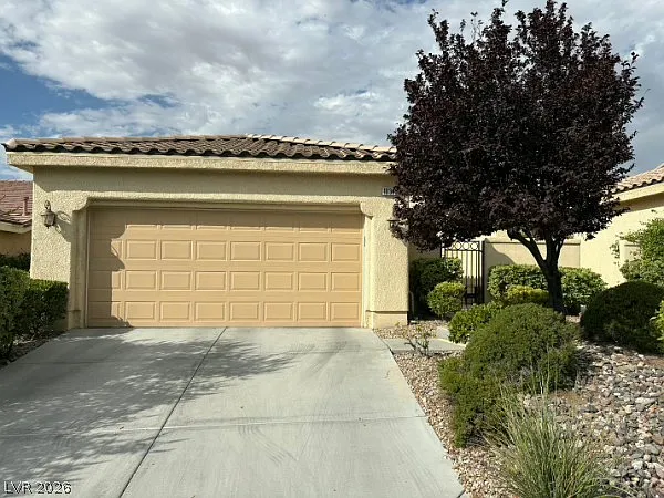 2 bed, 2.0 bath, 1370 sqft, $2,300 — Photo 1
