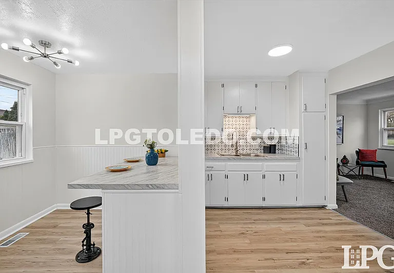 927 W Northgate Pkwy — Photo 14