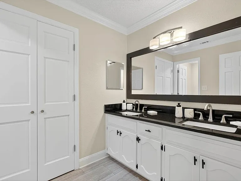 3520 Clifden Dr — Photo 34
