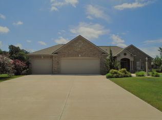 1206 N Dewey St, Auburn, IN 46706