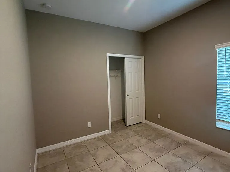 1039 San Cristobal Ave — Photo 7