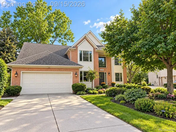 37673 McKenzie Ct, Farmington Hills, MI 48331