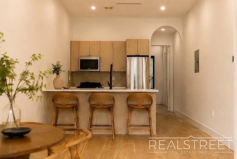 1267 Bergen Street — Photo 4