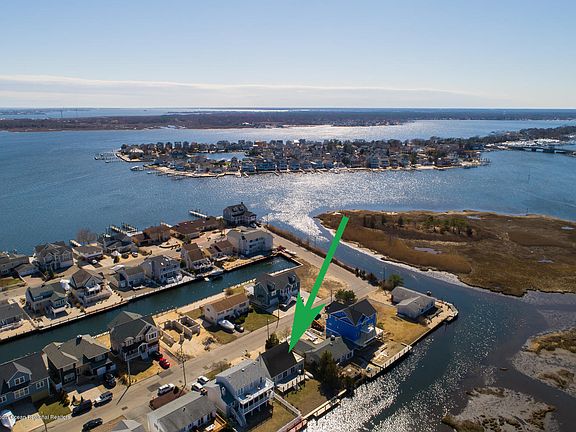 2nd image of 1818 Boat Point Dr