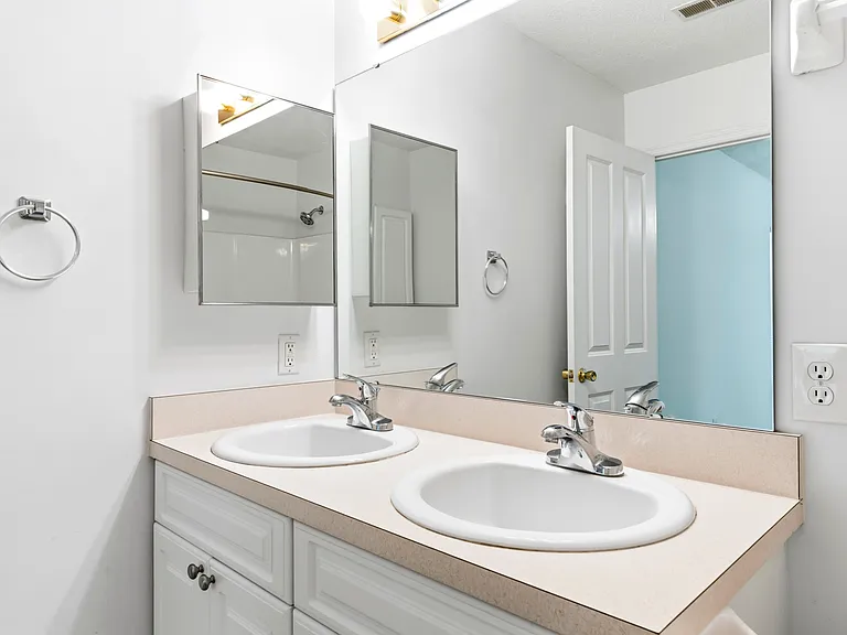 1113 Green Knoll Dr — Photo 23