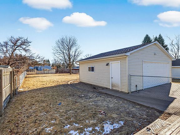 4th image of 3285 Moencks Rd