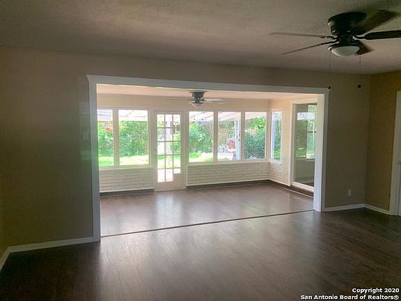4th image of 306 Teakwood Ln