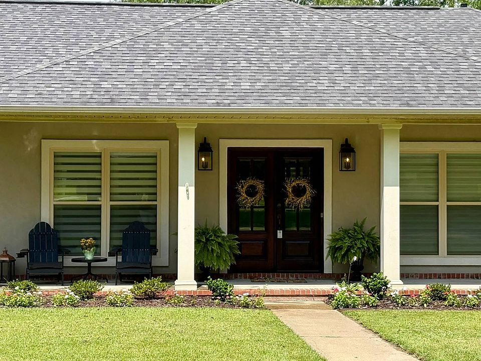 1st image of 15 Springwood Dr