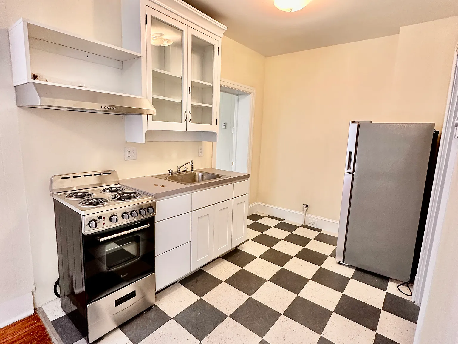 1 bed, 400 sqft, $1,200 — Photo 4
