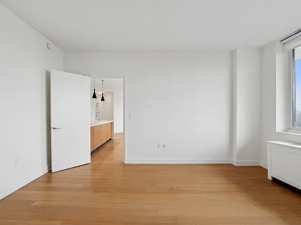 420 East 54th Street image 10 of 39