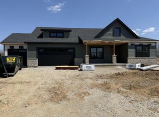 3804 Woodbury Ln, Janesville, WI 53545