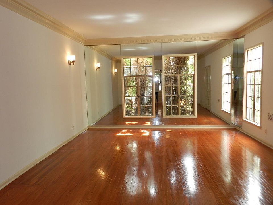 1st image of 915 S Hobart Blvd