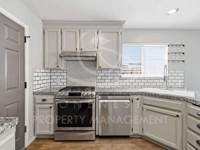 2545 Muirfield Dr — Photo 10
