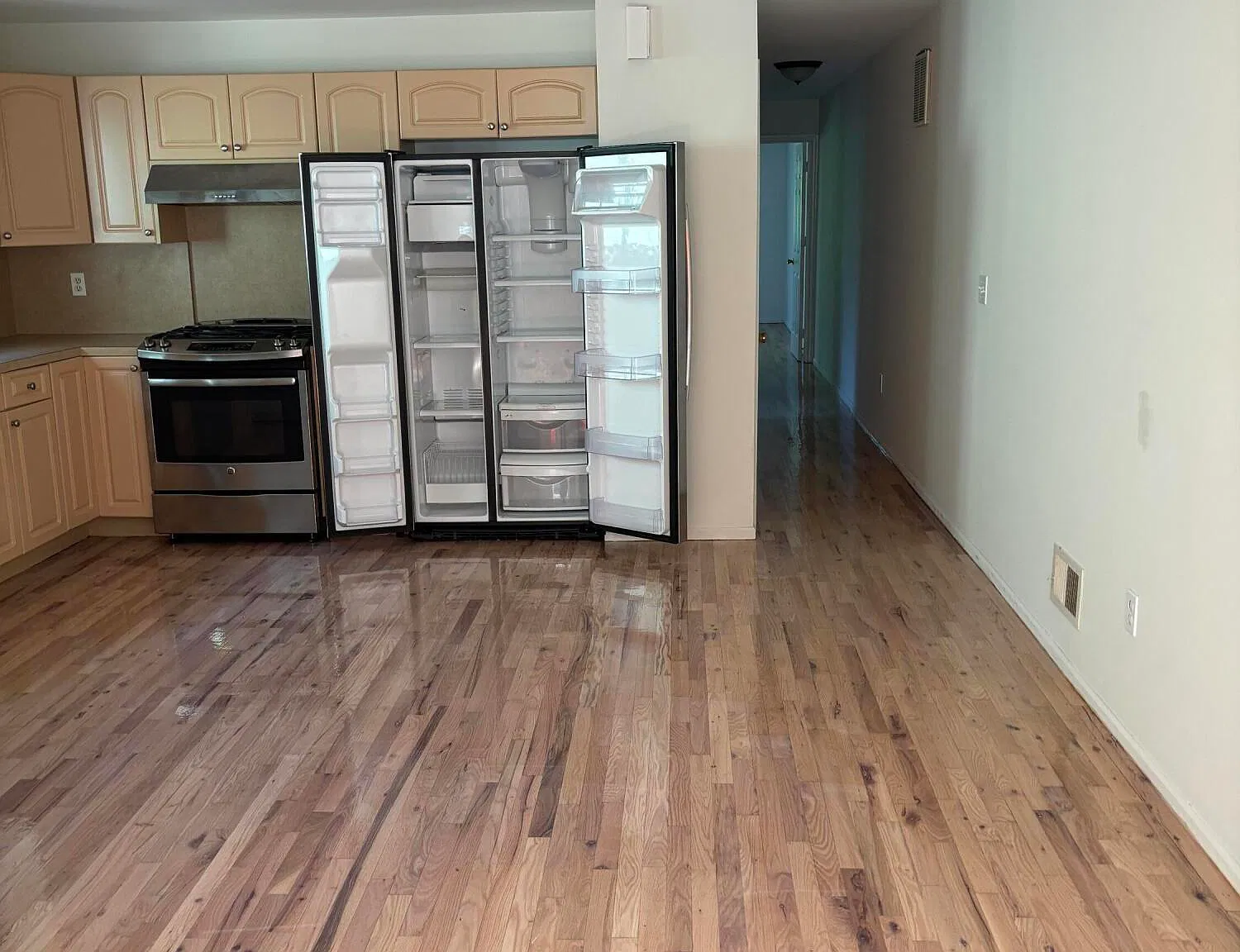 4 bed, 3.0 bath, 1280 sqft, $4,000 — Photo 2
