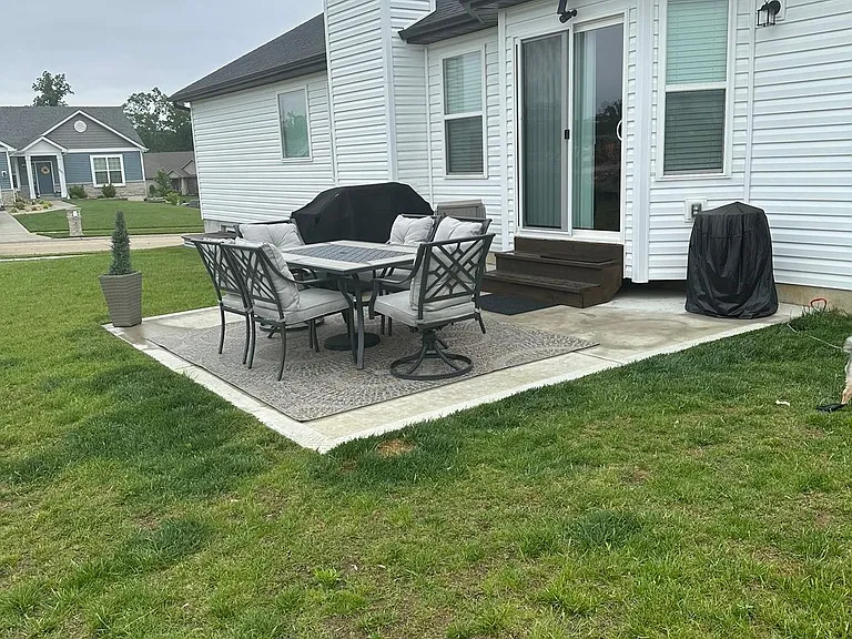 1047 Timber Bluff Dr — Photo 3