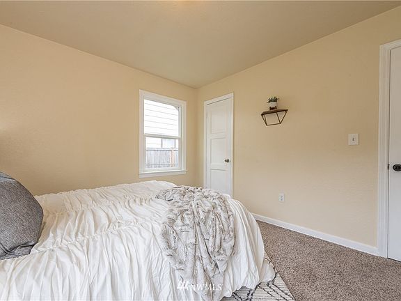 4th image of 6838 S Wapato St