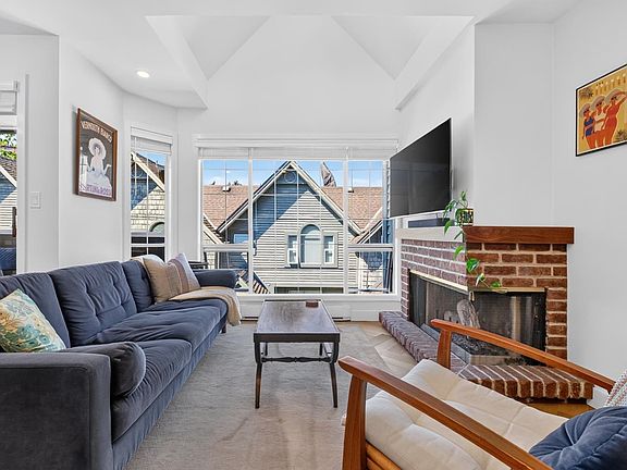 3rd image of 829 W 7th Ave
