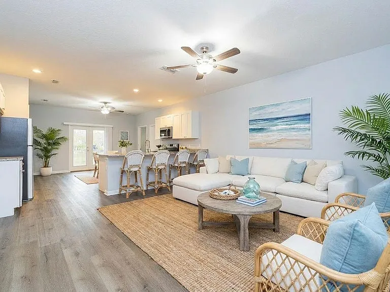 679 Coral Cir — Photo 5