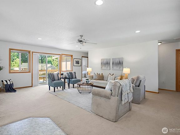 2nd image of 2525 15th Avenue SE