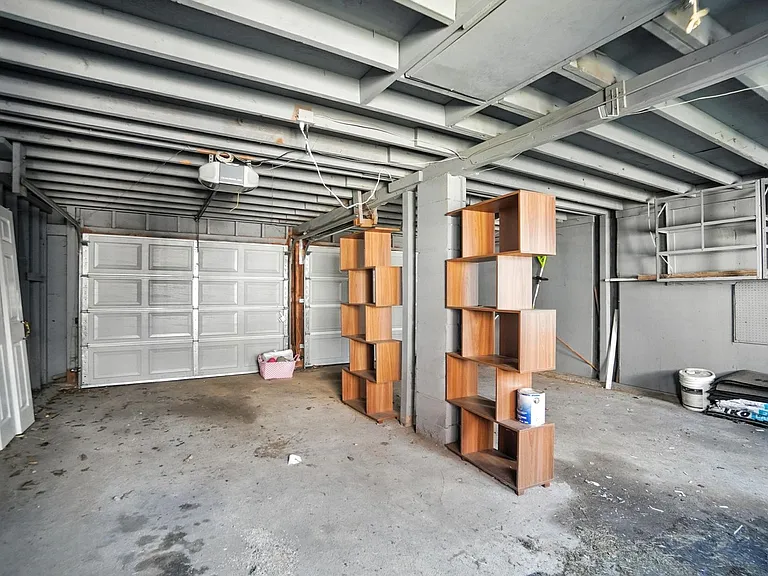 843 Overton St — Photo 39