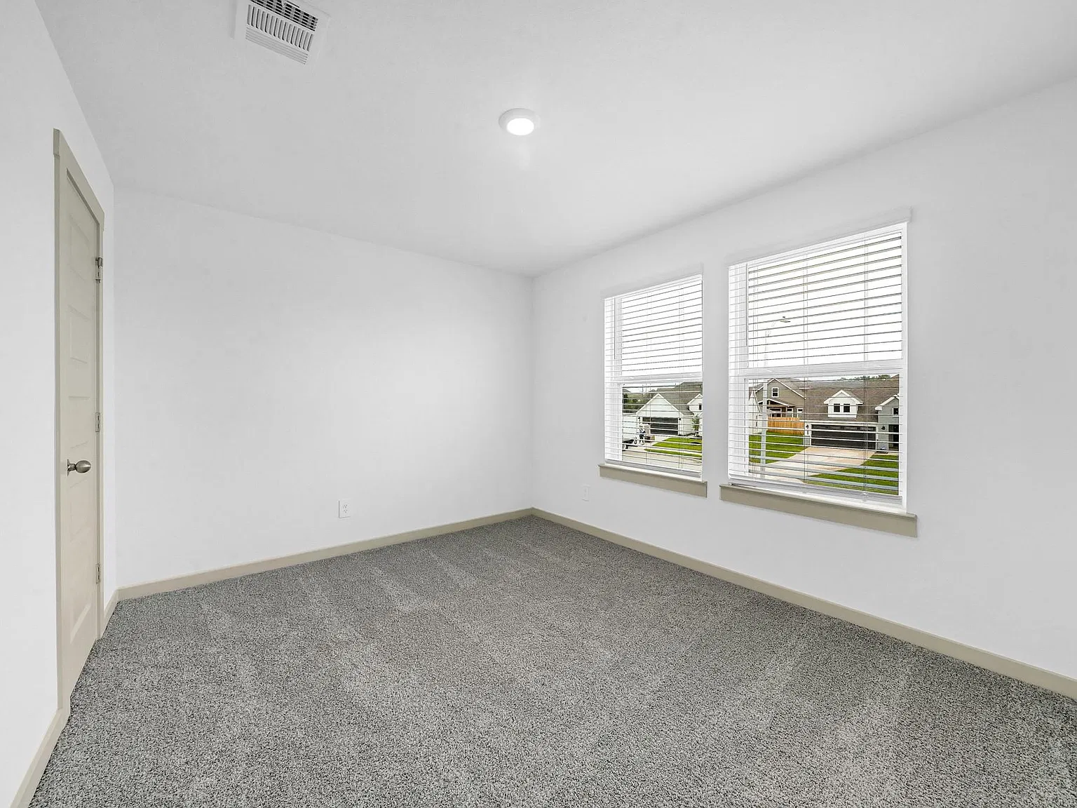 4 bed, 3.5 bath, 3592 sqft, $4,200 — Photo 4