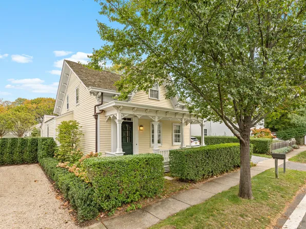12 Glover St, Sag Harbor, NY 11963