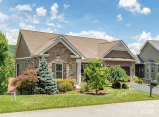 31 Headwater Dr, Laurel Park, NC 28739