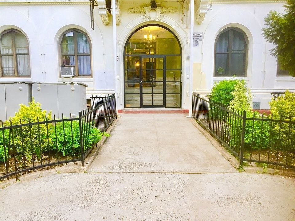 1st image of 295 Parkside Ave APT B3